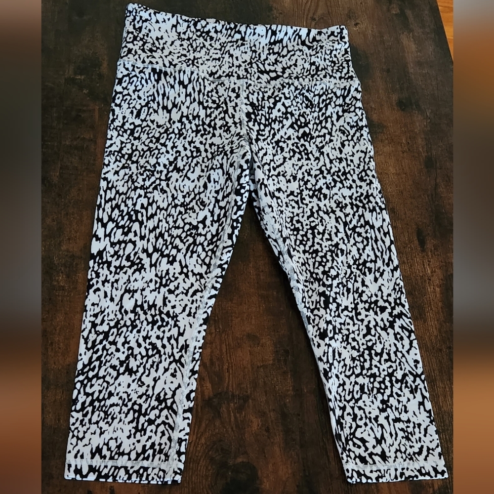 NWOT Athleta elation Capri
